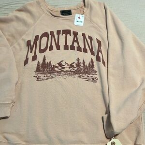 Free people Montana sweatshirt. Sweatshirt has intentional holes in sweatshirt.